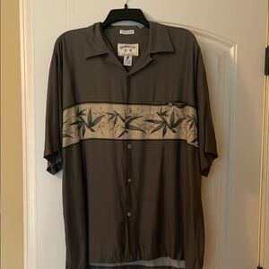 Bamboo Cay- Fine Resortwear.Gray Short Sleeve Button-Up Shirt with Bamboo Design